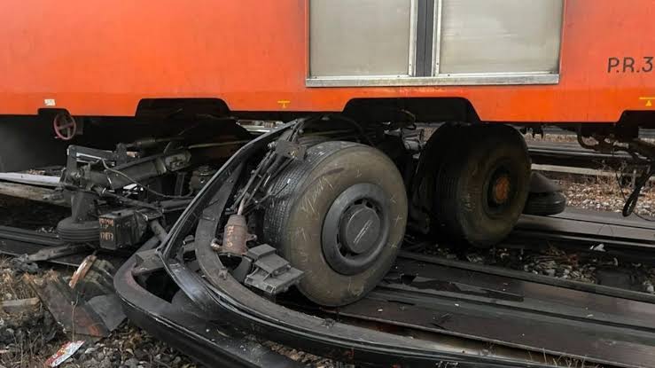 Un vagón de la Línea 3 del Metro CDMX se descarriló en los talleres de Ticomán.jpg